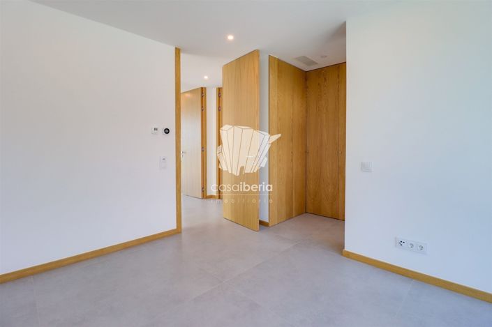 Image No.38-4 Bed House for sale