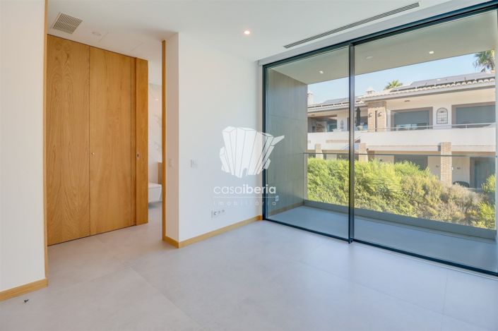 Image No.39-4 Bed House for sale
