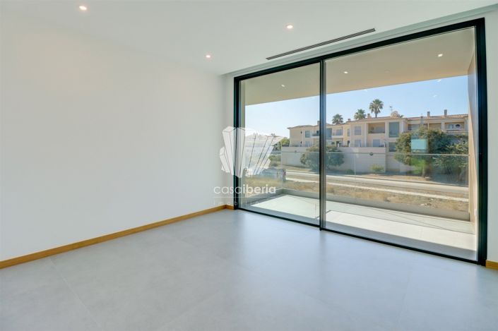 Image No.42-4 Bed House for sale
