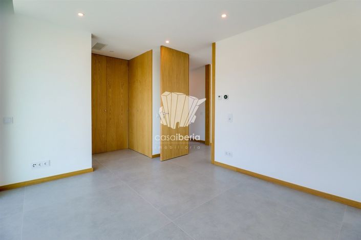 Image No.43-4 Bed House for sale