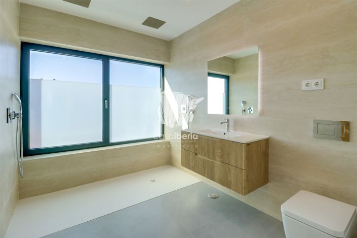 Image No.44-4 Bed House for sale