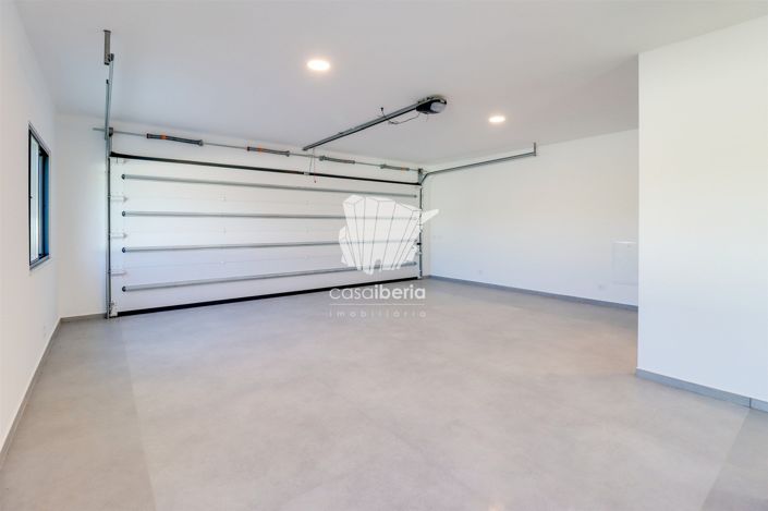 Image No.46-4 Bed House for sale