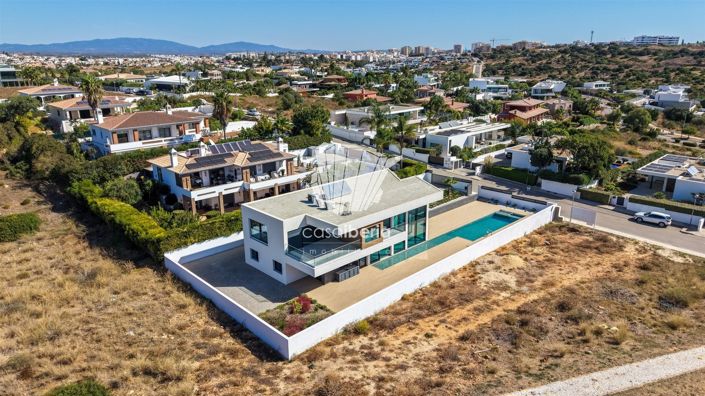 Image No.54-4 Bed House for sale
