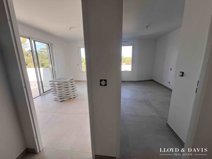 Image No.9-3 Bed Apartment for sale