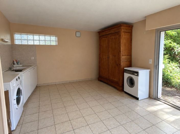 Image No.12-3 Bed Property for sale
