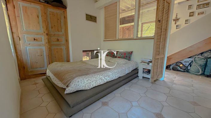 Image No.12-4 Bed House for sale