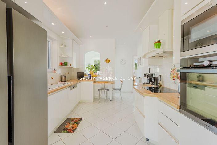 Image No.7-4 Bed House for sale