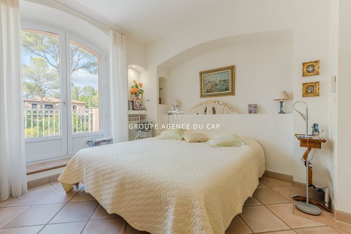 Image No.9-4 Bed House for sale