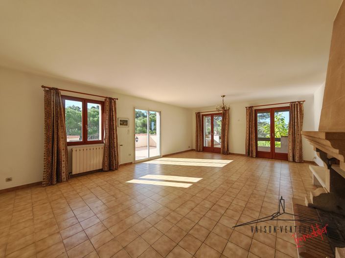 Image No.11-7 Bed House for sale