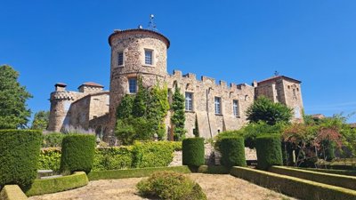 1 - Yronde-et-Buron, Propiedad