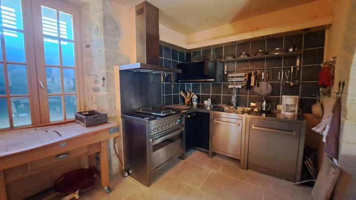 Image No.26-11 Bed Property for sale