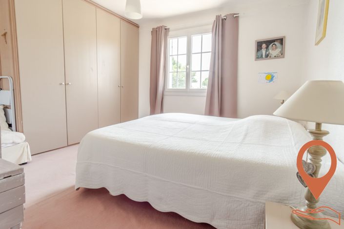 Image No.18-5 Bed House for sale