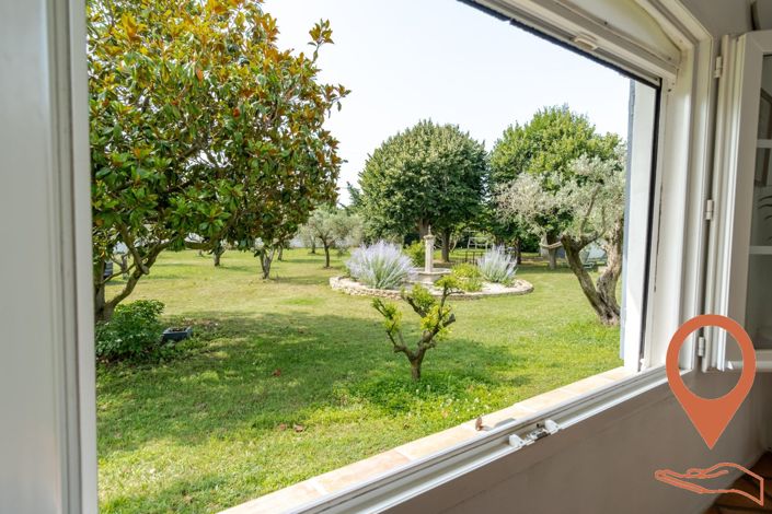 Image No.6-5 Bed House for sale