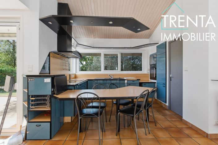 Image No.6-5 Bed House for sale