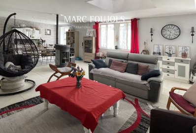 1 - Flagy, House