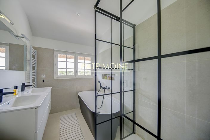 Image No.16-5 Bed House for sale