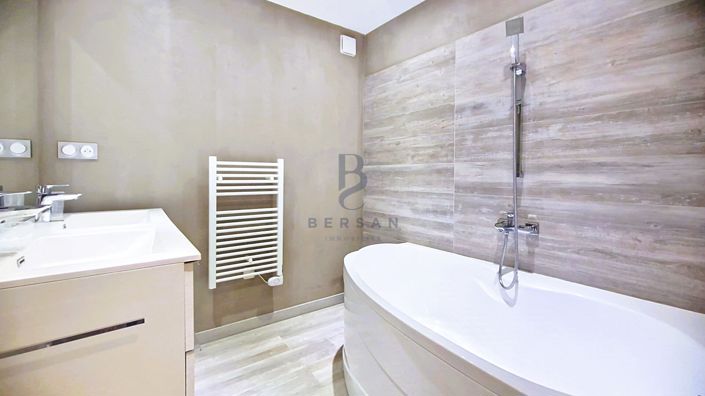 Image No.16-7 Bed House for sale