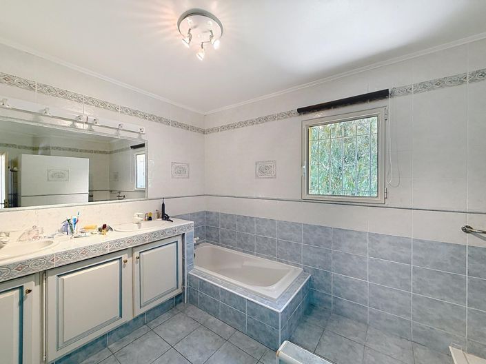 Image No.12-5 Bed House for sale