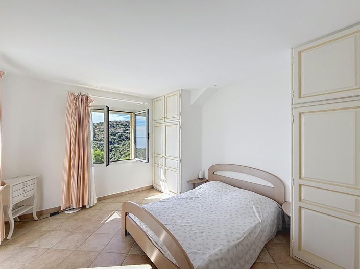 Image No.16-5 Bed House for sale