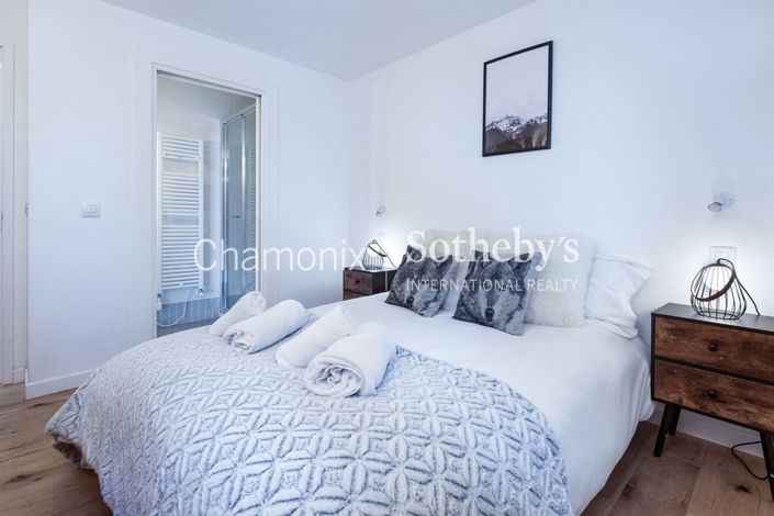 Image No.12-2 Bed House for sale