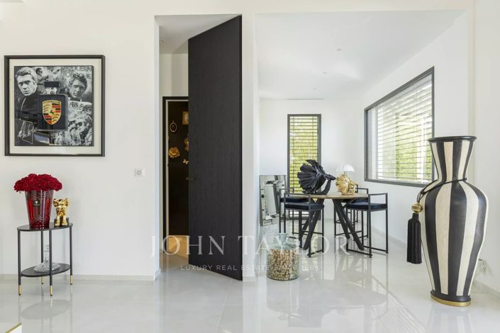 Image No.10-4 Bed House for sale