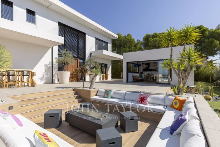Image No.16-4 Bed House for sale