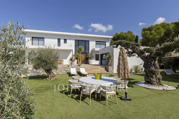 Image No.2-4 Bed House for sale