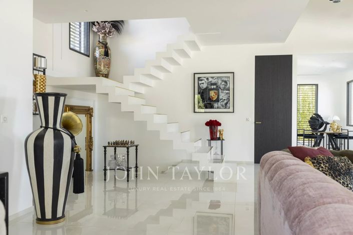 Image No.9-4 Bed House for sale