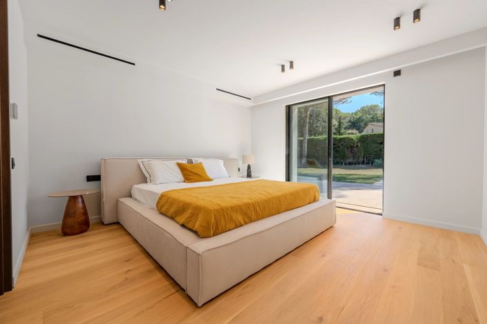 Image No.19-5 Bed House for sale