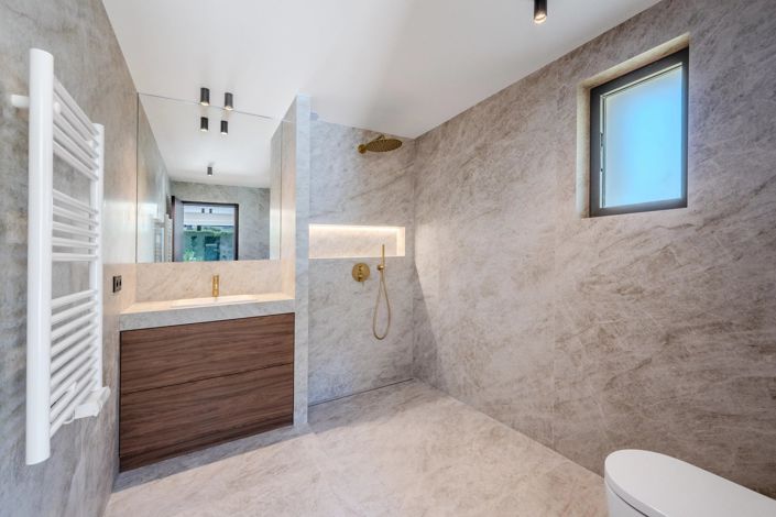 Image No.20-5 Bed House for sale