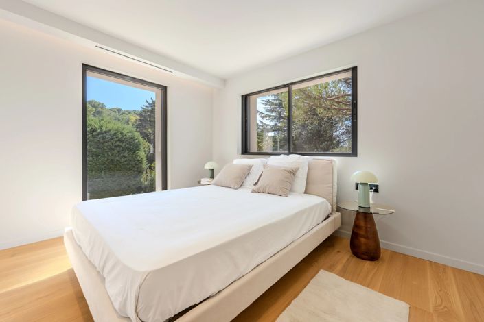 Image No.21-5 Bed House for sale