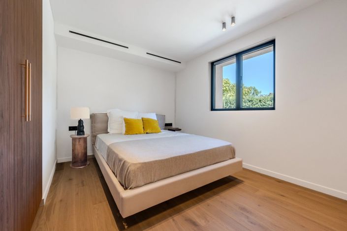 Image No.23-5 Bed House for sale