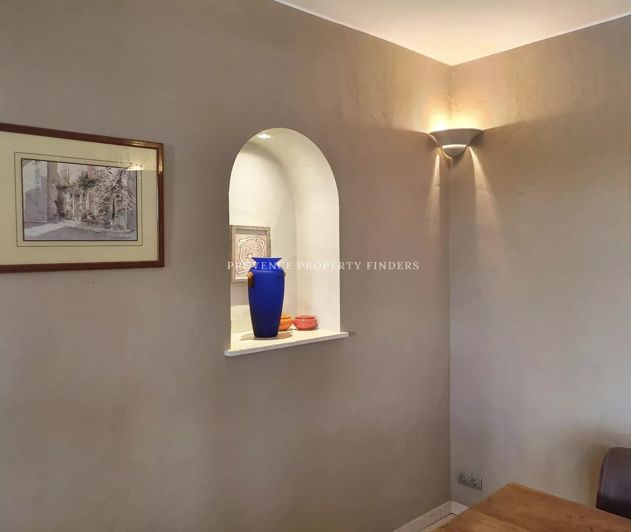 Image No.17-6 Bed House for sale