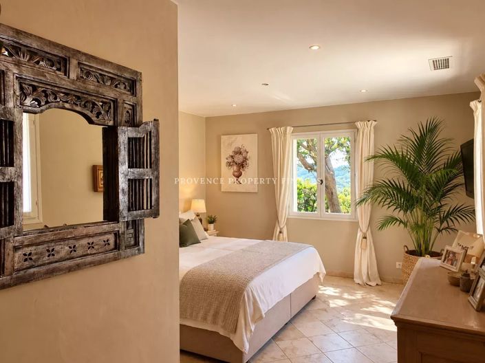 Image No.4-6 Bed House for sale