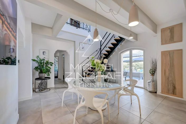 Image No.6-6 Bed House for sale