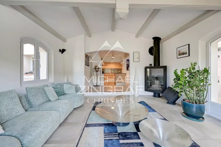 Image No.9-6 Bed House for sale