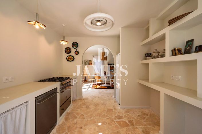 Image No.24-7 Bed House for sale