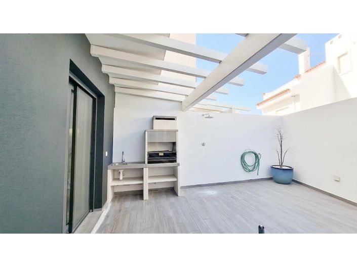 Image No.15-4 Bed House for sale
