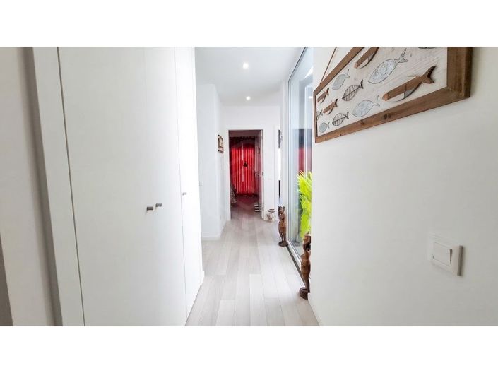 Image No.18-4 Bed House for sale