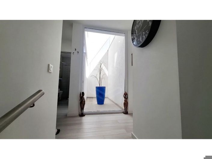 Image No.22-4 Bed House for sale