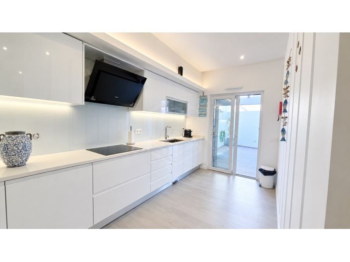 Image No.3-4 Bed House for sale