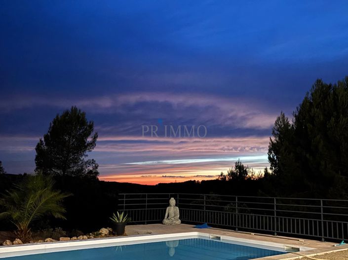 Image No.10-3 Bed House for sale