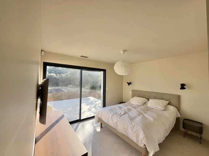 Image No.10-5 Bed House for sale