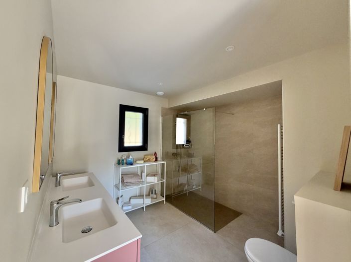 Image No.12-5 Bed House for sale