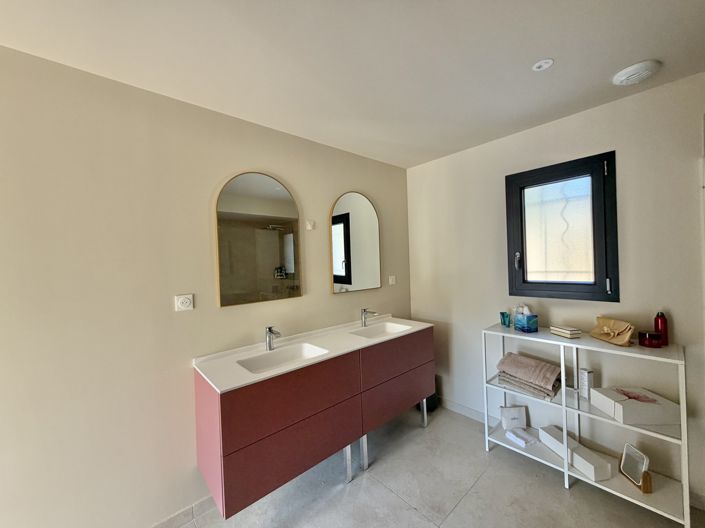 Image No.13-5 Bed House for sale