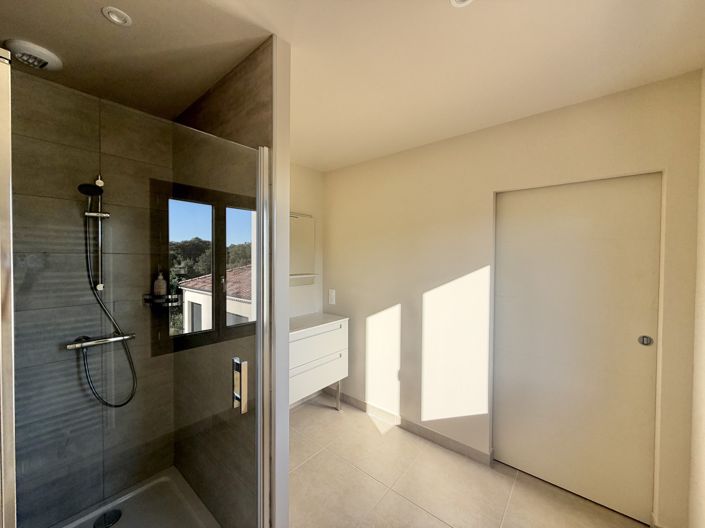 Image No.16-5 Bed House for sale