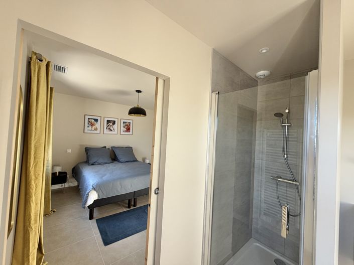 Image No.18-5 Bed House for sale