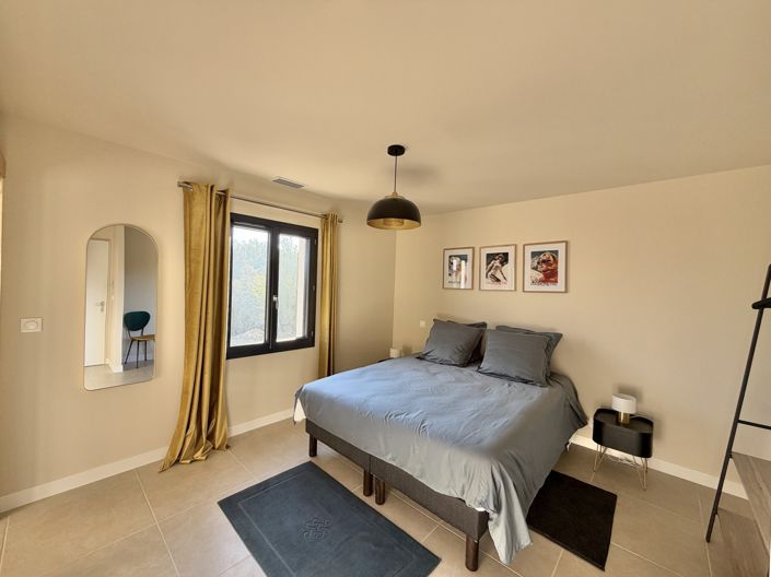 Image No.19-5 Bed House for sale
