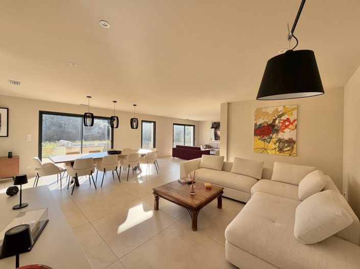 Image No.2-5 Bed House for sale