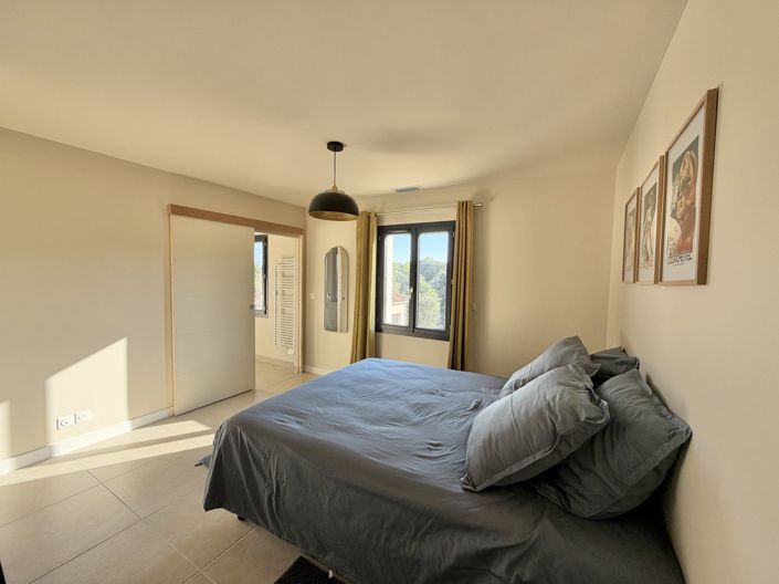 Image No.20-5 Bed House for sale